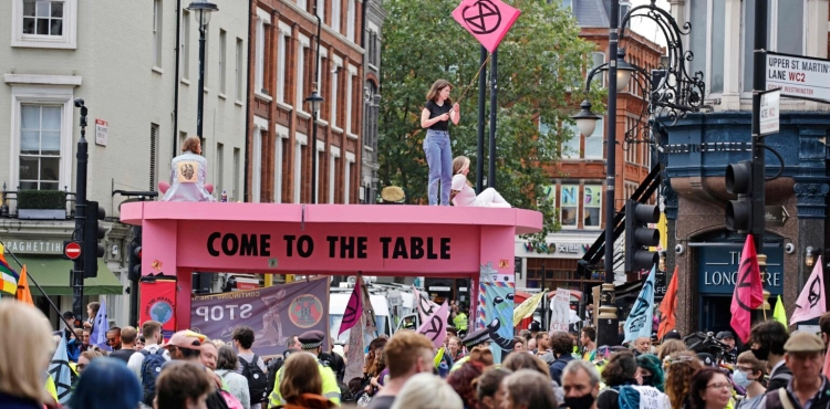 Thousands of protesters in London launch movements to call for combating climate variability