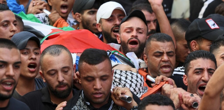 Thousands mourn the body of the martyr Imad Hashash in Balata refugee camp