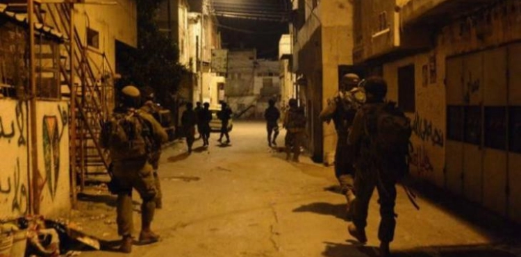 The occupation arrests 3 civilians from the West Bank and a fourth from Jerusalem