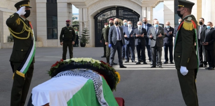 Large crowds mourn the body of fighter Saeb Erekat in Jericho
