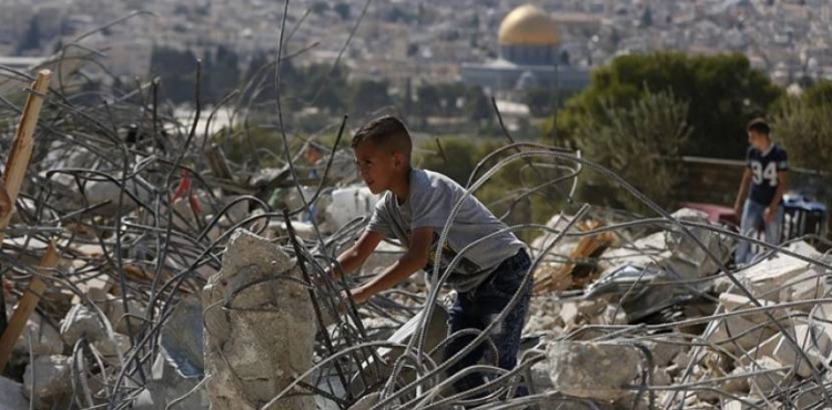 Human Rights Center: The occupation expands the policy of forcing Palestinians to self-demolish their homes