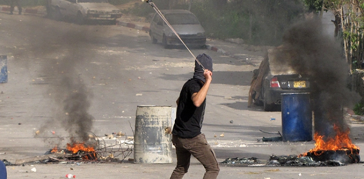 The arrest of a citizen in Kafr Qaddoum.. Two wounded by Israeli bullets in Ni&acute;lin