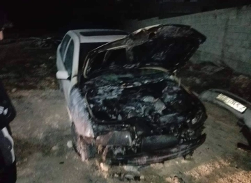 Settlers burn a vehicle in Oureef