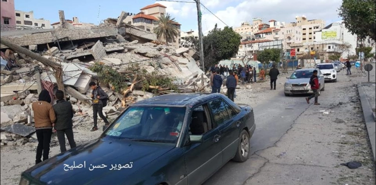 Witness: Destruction in the building of Al-committed insurance company in Gaza City
