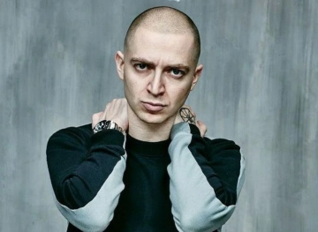 Russia adds rap star Oksimiron and writer Glukhovsky to the list of &quot;overseas agents&quot;