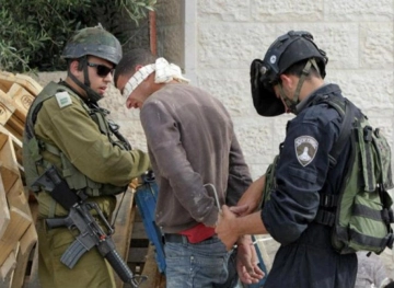 The occupation arrests 3 young men from Deir Istiya