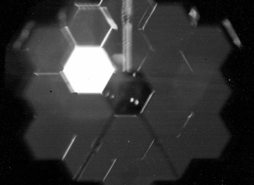&quot;James Webb&quot; - the most powerful space telescope in the world collides with a micro-meteorite