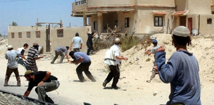 Settlers attack a house east of Nablus