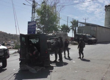 The occupation closes the entrances to the town of Beit Ummar, north of Hebron