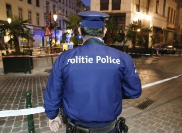 Policeman injured in knife attack in Brussels