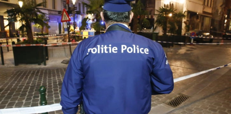 Policeman injured in knife attack in Brussels