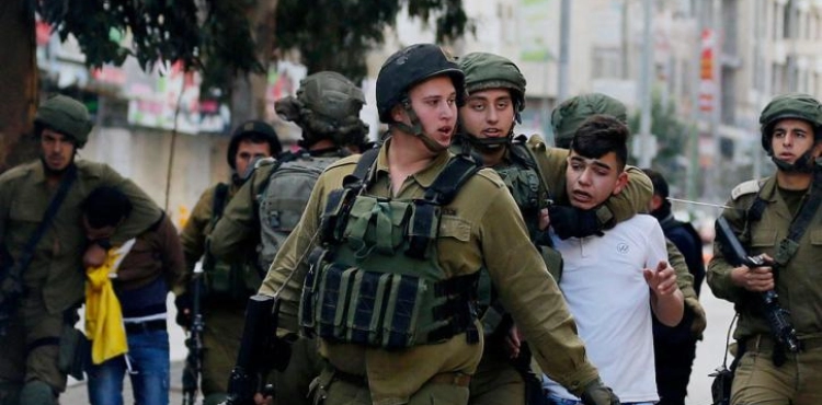The occupation arrests 16 citizens of the West Bank