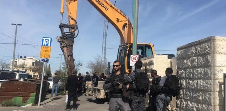 The occupation destroys a house and a commercial facility in Jerusalem