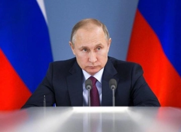 Putin: Russia does not stray from the dollar but the dollar is the one that gets away from us