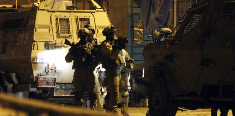 Israeli forces arrest 17 Palestinians from the West Bank