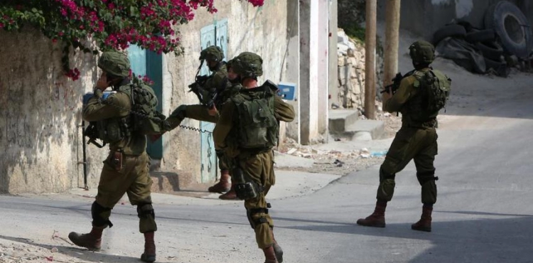 Israeli forces arrest 21 Palestinians from West Bank
