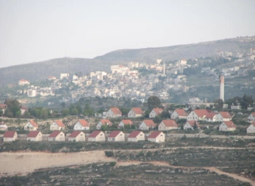 The occupation decides to extend water lines between settlements on citizens &acute; land south of Nablus