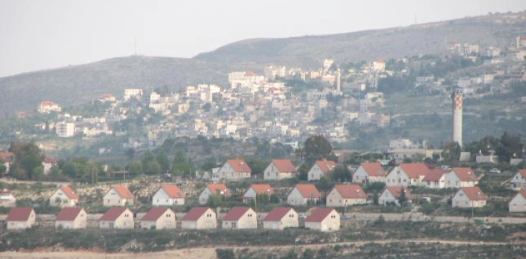 The occupation decides to extend water lines between settlements on citizens &acute; land south of Nablus