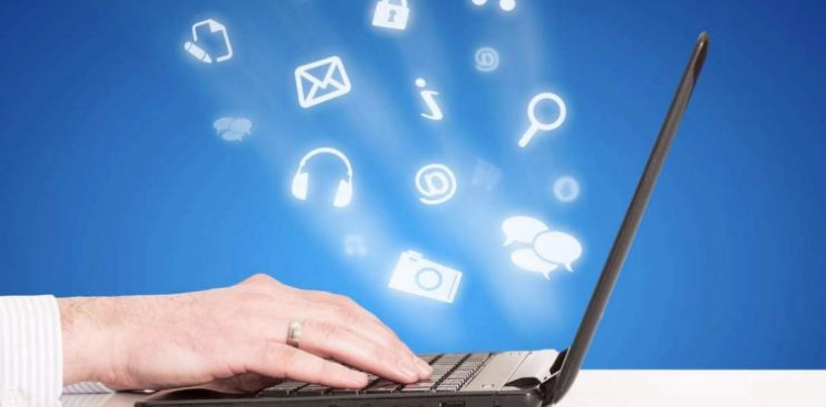 More than half of the planet&acute;s population is using the Internet.