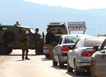 Settlers attack citizens &acute; vehicles south of Nablus