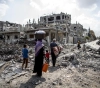 Owners of destroyed houses return to schools to protest the suspension of the rent allowance