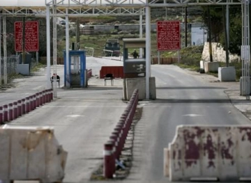 Israeli military run two youths in al-Bireh and another arrested at Kalandia