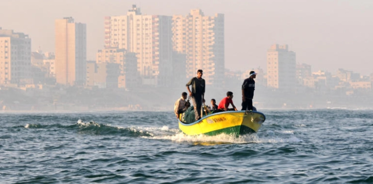 Israel opens &quot;Karam Abu Salem&quot; and expands the fishing area