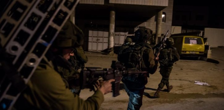 Israeli forces arrest 5 Palestinians from the West Bank