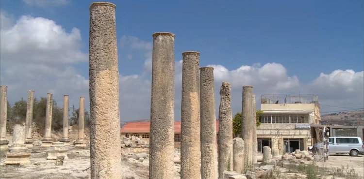 Dozens of settlers enter the area of â€‹â€‹the ruins in Sebastia with the protection of the army