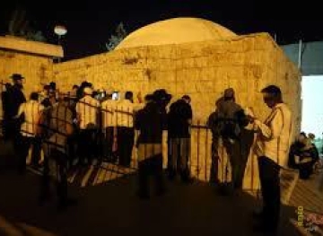 Hundreds of settlers storm religious and historical shrines in Awarta