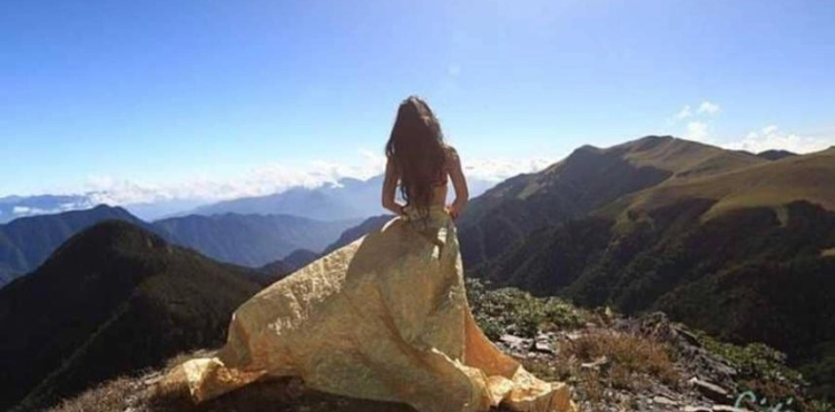 A tragic end to the &quot;bikini girl&quot; over the mountain