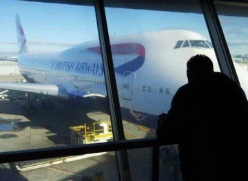 Ten months &acute; imprisonment for a Frenchman reported a bomb on a plane to catch her.