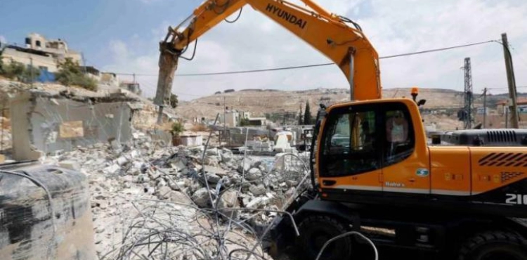 The occupation destroys a house and notifies another in Silwan