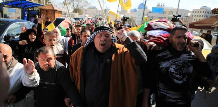 Al-Khalil is the body of martyr Muammar (42 years old)