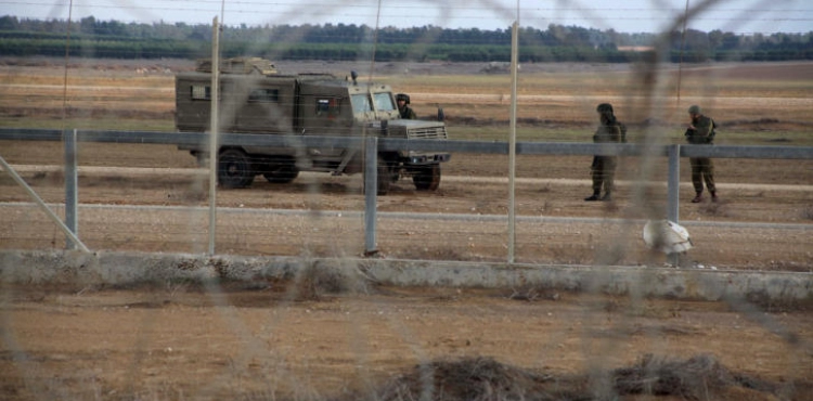 Israeli forces arrest 5 citizens on Gaza Strip border