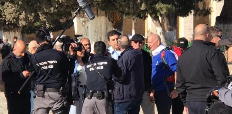 Extremist  &quot;Hlevi &quot; Storming the Al-Aqsa mosque