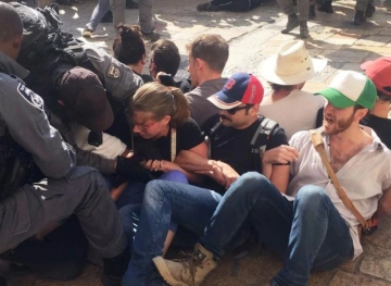 Foreign activists arrested in Hebron