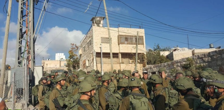 Occupation injures 30 children after attacking a school in Hebron