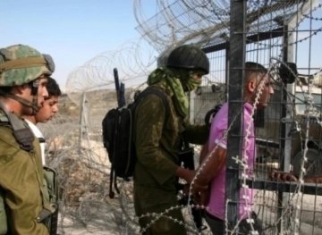 Occupation arrests two young children at the Gaza border
