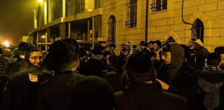 Two injuries during the invasion of the occupation and its settlers to Halhul