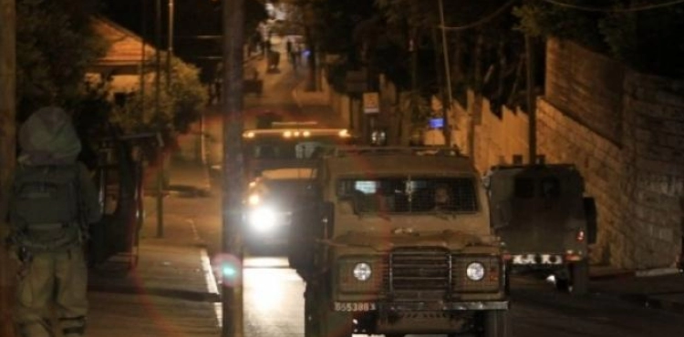 The arrest of 21 citizens in the West Bank and Jerusalem