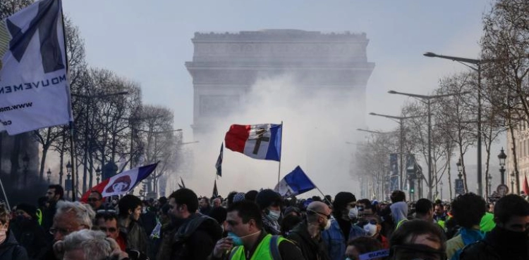 Clashes between demonstrators of yellow jackets and police in Paris