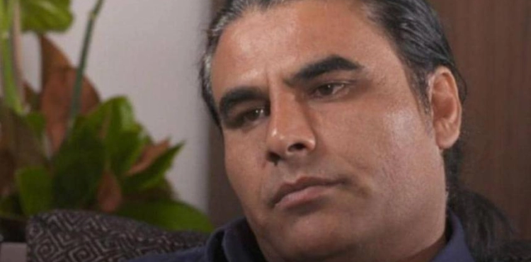 Courage the servant of the mosque .. Repellent &quot;New Zealand&acute;s thug&quot; and kidnapped his weapon