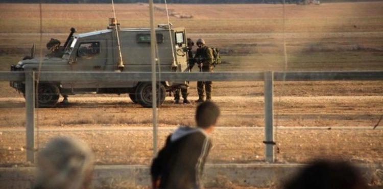 A serious injury to the Israeli occupation east of Gaza