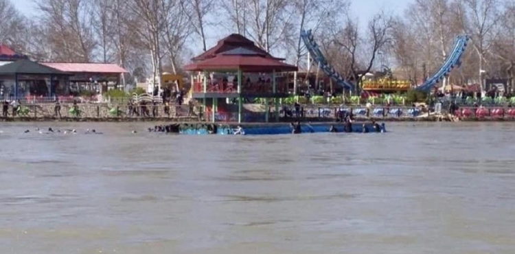 71 dead after drowning ferry in the Tigris River in Mosul