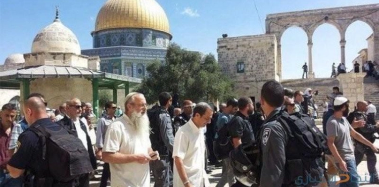 Settlers storm the Al-Aqsa Mosque