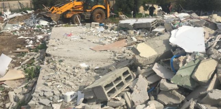 Occupation forces a Palestinian to demolish his house in Beit Jala