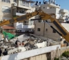 Occupation demolishes a house in the town of Beit Hanina and displaces its inhabitants