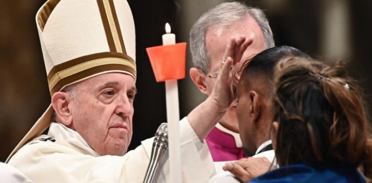 The Pope presides over Easter Mass and launches a message of universal peace