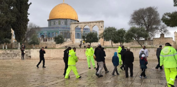 Settlers, including a minister storming the maximum on the eve of &quot;Easter&quot;